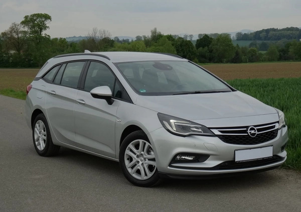 Opel Astra cena 38900 przebieg: 249721, rok produkcji 2018 z Kłodzko małe 301